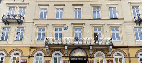 altes beiges Backsteingebäude