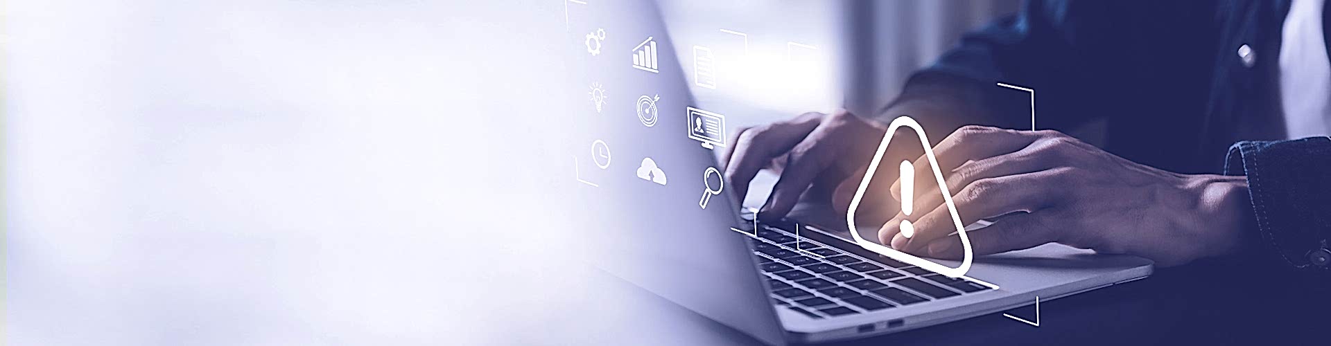Laptop mit Icon das eine Warnung symbolisiert