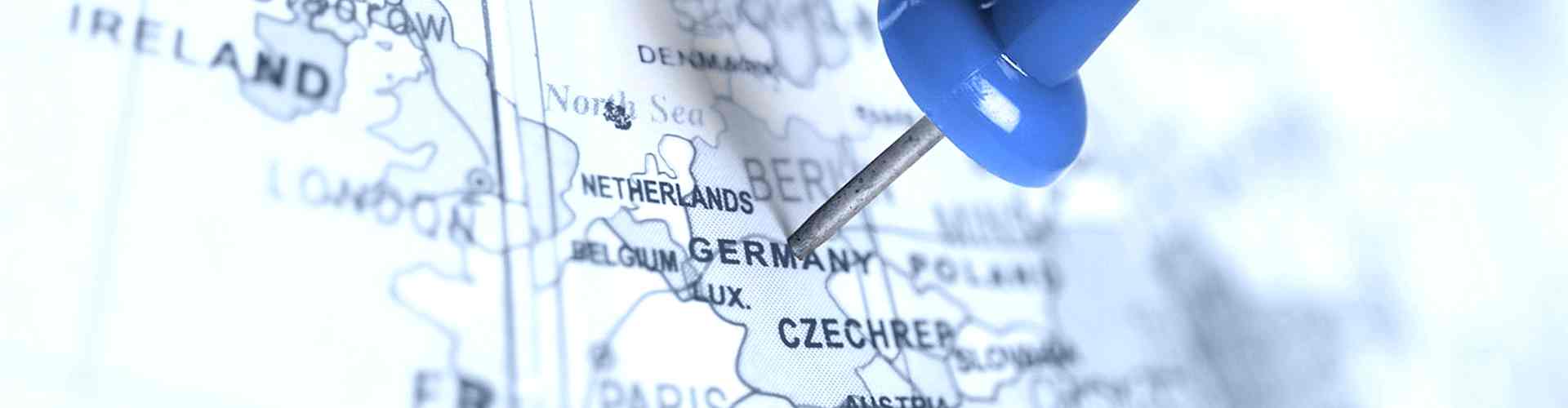 Europakarte mit Stecknadel auf Deutschland
